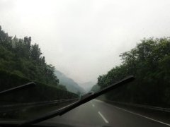 與愛同行，照亮你我前進(jìn)的方向