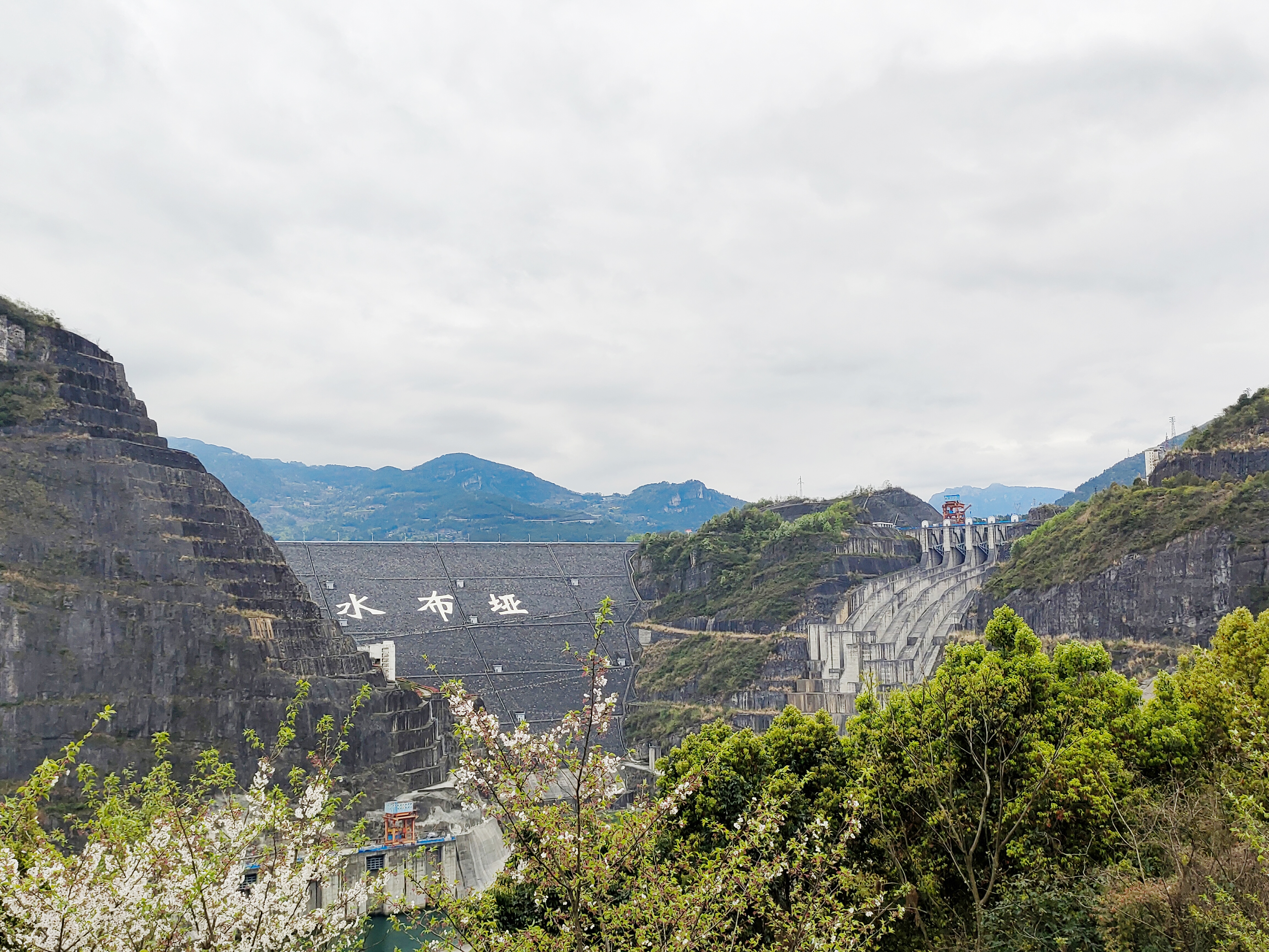 水布埡水電站溢洪道閘門電氣控制系統(tǒng)改造項目順利驗收