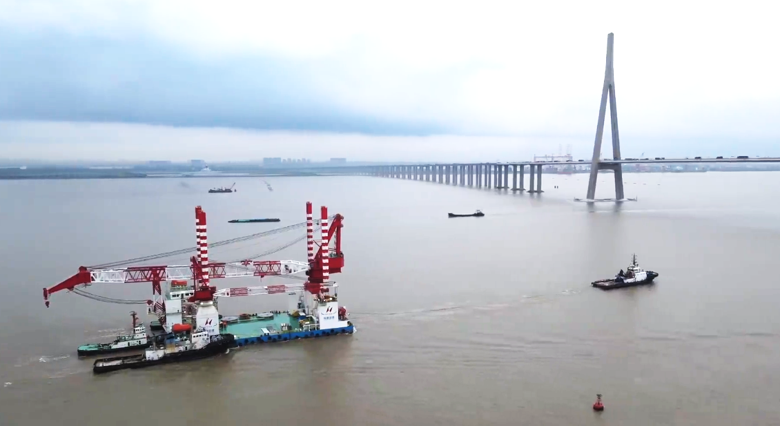 微特為亨通一航650T吊機(jī)保駕護(hù)航！